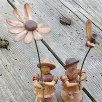piger med blomster skåret i naturtræ med hatte gamle figurer Erzgebirge Müller Tyskland